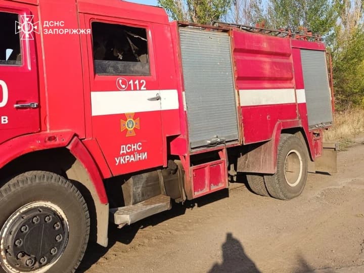 voroh-obstriliav-riatuvalnykiv-na-zaporizhzhi-poshkodzheno-pozhezhne-avto