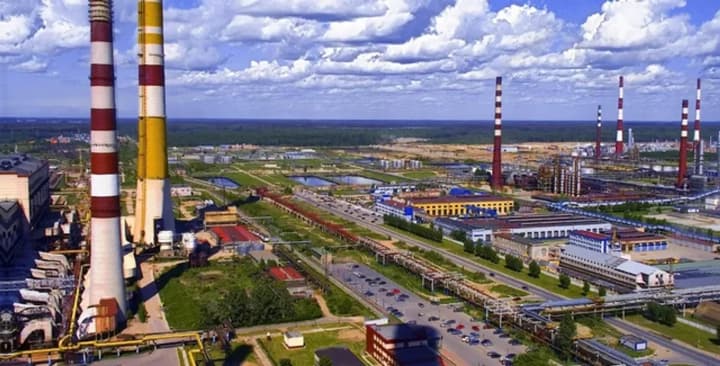 rossiiskii-neftepererabativayushchii-zavod-ostanovil-rabotu-klyuchevoi-ustanovki-posle-ataki-bespilotnikov-reuters