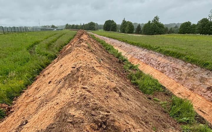 estoniya-stroit-40-kilometrovii-protivotankovii-rov-na-granitse-s-rossiei