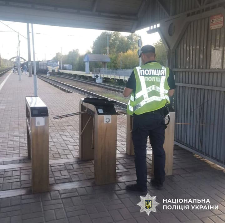13-richnyi-khlopets-vpav-iz-tovarnoho-poizda-u-kyievi-yomu-vidirvalo-nohu