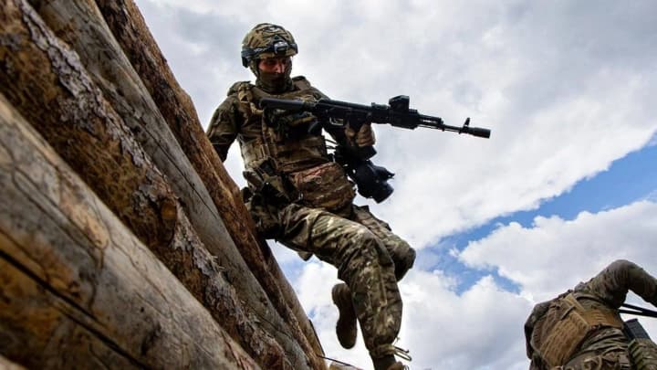 most-ukrainians-are-ready-to-take-up-arms-to-defend-the-country-poll