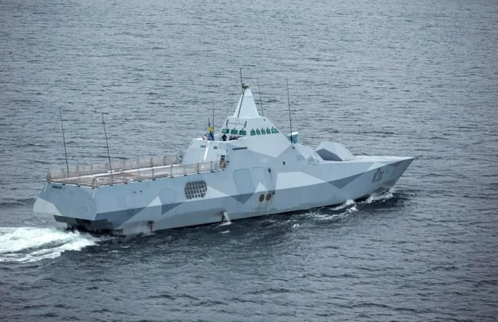 korabli-nato-proveli-spetsoperatsiyu-iz-za-podozritelnogo-sudna-rf-u-beregov-shvetsii