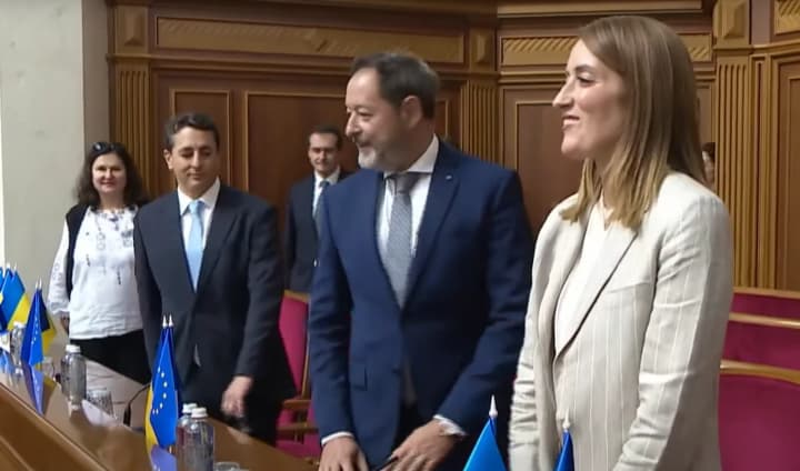 myr-dlia-ukrainy-maie-buty-spravzhnim-i-vrakhovuvaty-yii-nezalezhnist-prezydentka-yevroparlamentu-metsola