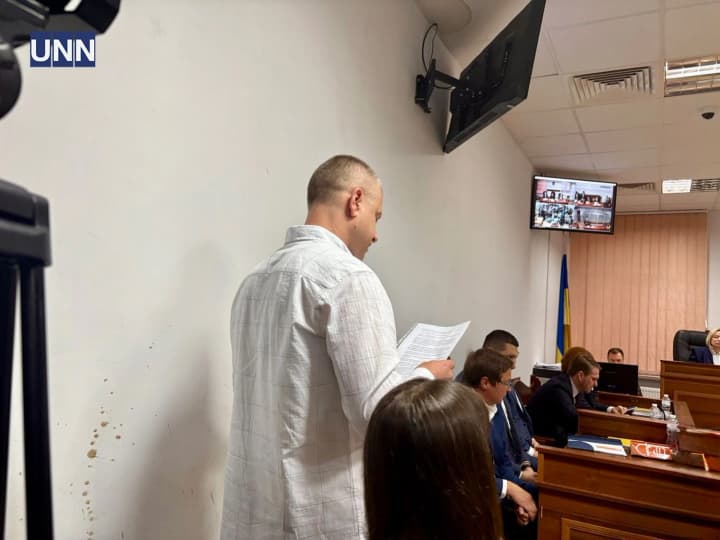 batko-vbytoho-na-funikuleri-pidlitka-led-strymuvav-slozy-pid-chas-sudovykh-debativ