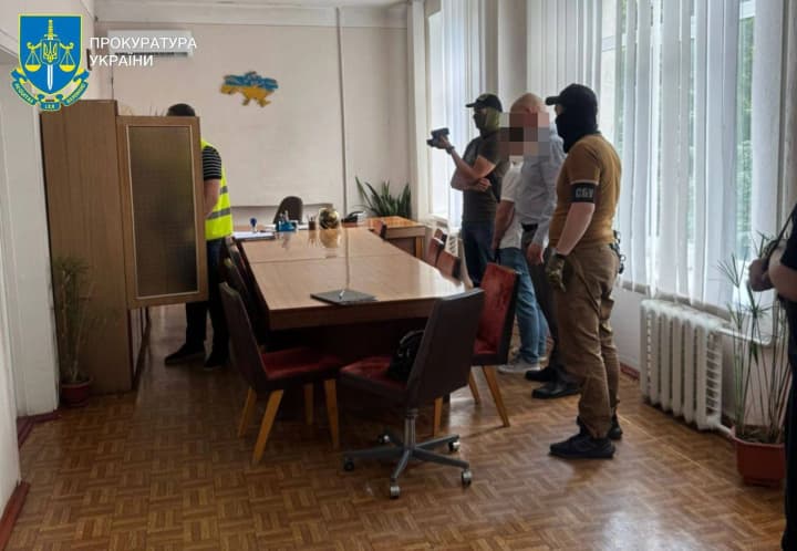 zniattia-z-viiskovoho-obliku-za-15-tys-dolariv-na-kyivshchyni-sudytymut-dyrektora-komunalnoho-zakladu