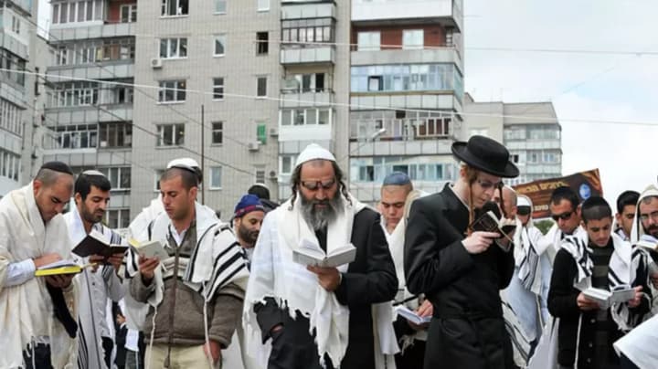 despite-the-war-thousands-of-hasidim-travel-to-ukraine-for-rosh-hashanah-the-state-border-guard-service-of-ukraine-reported-on-their-numbers-and-security-measures