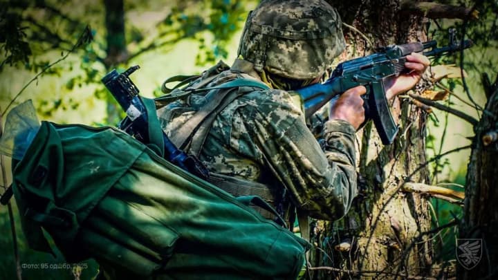 henshtab-pro-sytuatsiiu-na-fronti-117-boiovykh-zitknen-voroh-aktyvnyi-na-pokrovskomu-siverskomu-ta-toretskomu-napriamkakh