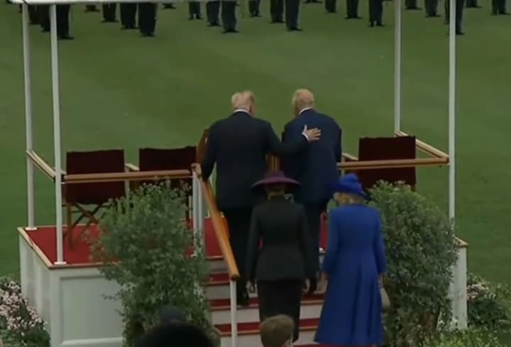 tramp-neskolko-raz-narushil-korolevskii-protokol-vo-vremya-pribitiya-v-vindzorskii-zamok