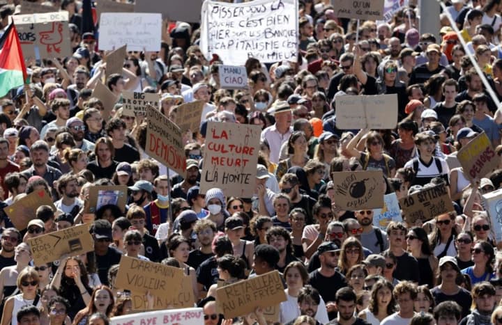 france-braces-for-mass-protests-over-800000-people-expected-to-take-to-the-streets