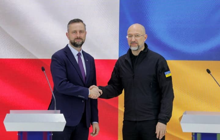 polands-security-line-runs-along-the-front-line-between-ukraine-and-russia-defense-minister-kosiniak-kamysz