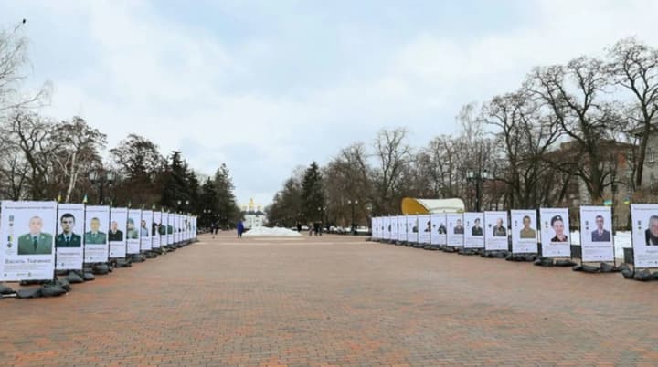 divchata-vlashtuvaly-tantsi-pid-rosiisku-muzyku-na-alei-heroiv-u-chernihovi-yikh-rozshukuie-politsiia