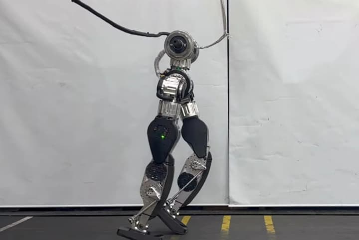kaist-humanoid-robot-recreates-jacksons-moonwalk-and-runs-at-12-kmh-video