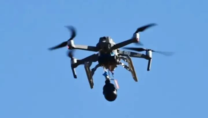 na-zaporizhzhi-rosiiskyi-dron-vluchyv-u-tsyvilnyi-avtomobil-zahynulo-podruzhzhia