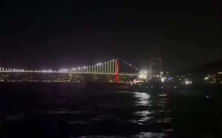 passenger-ship-collides-with-dry-cargo-ship-in-bosphorus-strait-eight-injured