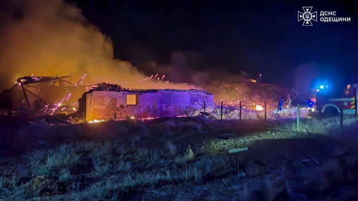 odesa-region-suffered-a-night-attack-by-russia-fires-and-destruction-of-farm-warehouses-occurred