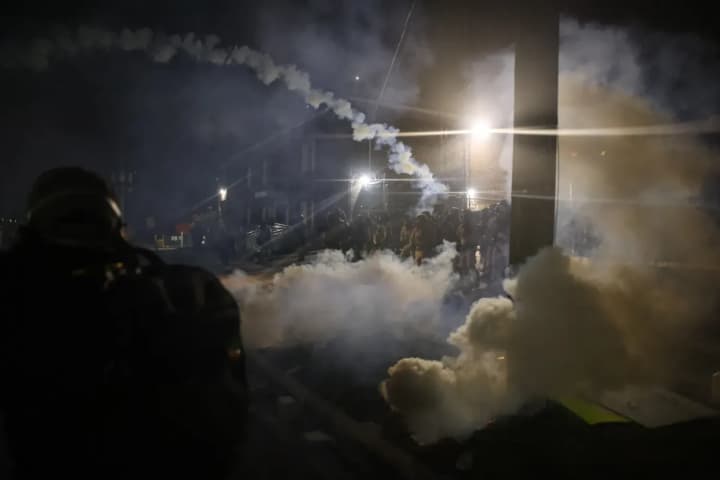 feds-use-tear-gas-on-protesters-in-chicago