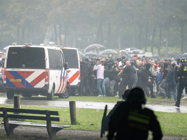 antiimmigratsionnie-protesti-v-niderlandakh-v-gaage-proizoshli-stolknoveniya-demonstrantov-s-politsiei