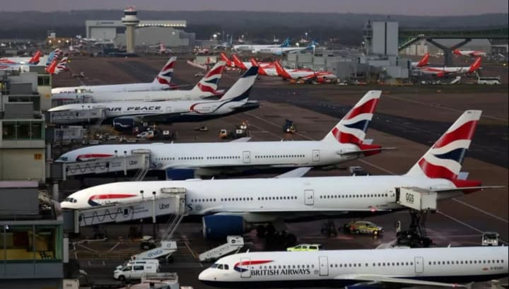 v-britanii-zaderzhali-muzhchinu-podozrevaemogo-v-kiberatake-paralizovavshei-rabotu-aeroportov-yevropi