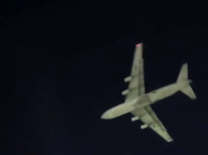 in-the-capital-of-the-russian-federation-a-plane-flew-extremely-low-over-buildings-amid-the-threat-of-drone-attacks