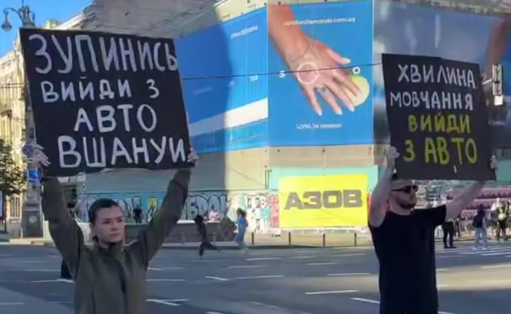 kyiv-city-center-at-9-oclock-stopped-for-a-minute-of-silence-video