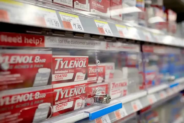 aktsii-kenvue-rizko-vpaly-pislia-zaiav-trampa-pro-zviazok-paratsetamolu-z-autyzmom