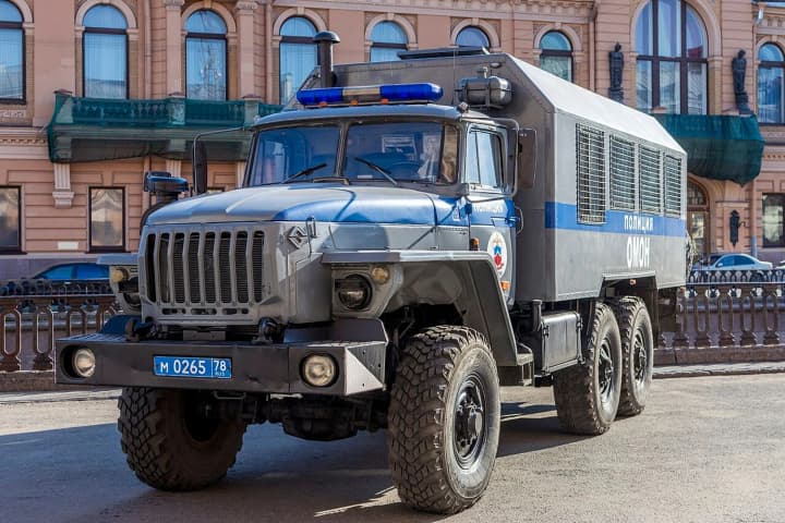 in-russia-police-threaten-men-with-criminal-charges-to-sign-contracts-for-military-service-atesh