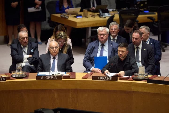 krainy-oon-maiut-obiednaty-zusyllia-shchob-zmusyty-rosiiu-rukhatysia-do-myru-prezydent-ukrainy