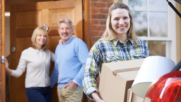 v-kakom-vozraste-molodezh-v-yes-pokidaet-roditelskii-dom-i-s-kakimi-finansovimi-trudnostyami-stalkivaetsya-v-sobstvennom-zhile-statistika