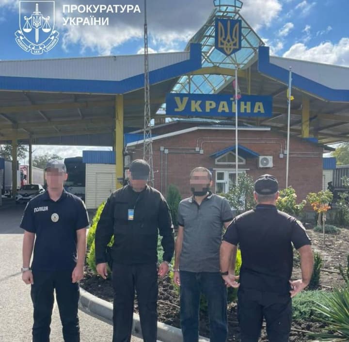 inozemtsia-yakyi-zbuvav-pidrobleni-dolary-ekstraduvaly-z-moldovy-do-ukrainy