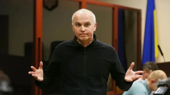 sud-ostavil-shufricha-pod-strazhei