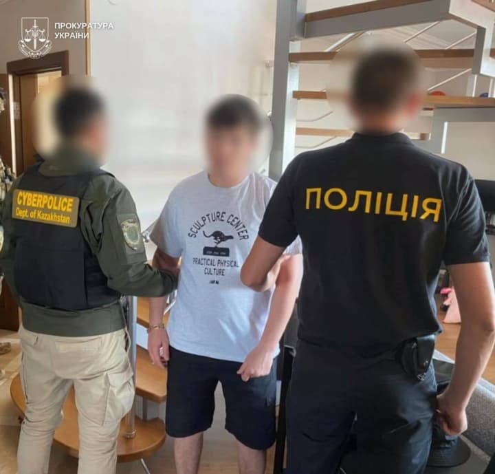 v-chernovtsakh-razoblachili-moshennicheskii-koll-tsentr-obmanuvshii-grazhdan-kazakhstana-na-millioni