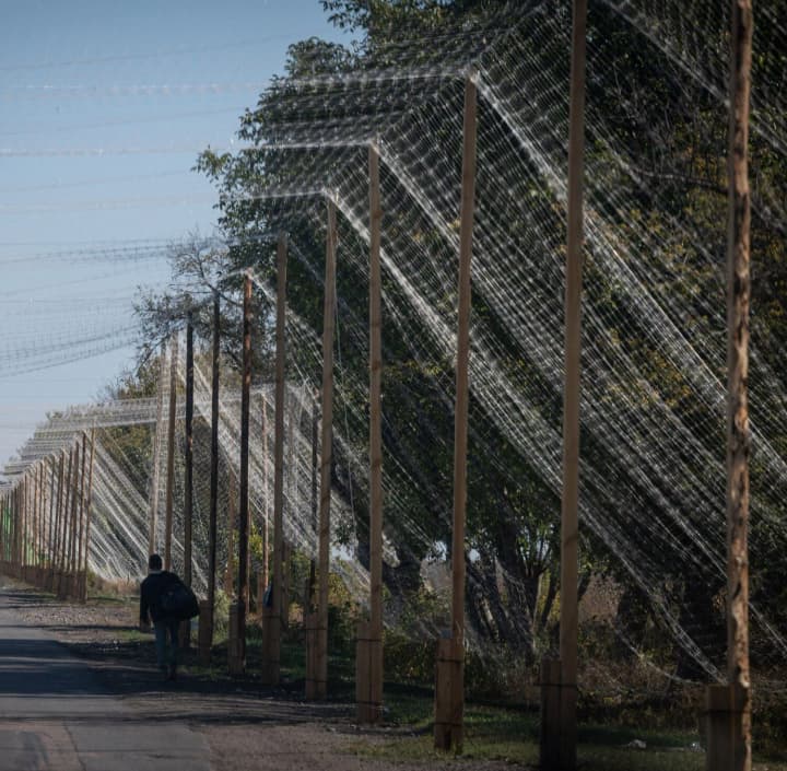ukraine-builds-anti-drone-nets-to-protect-roads-of-life-near-the-front-kuleba-reveals-details