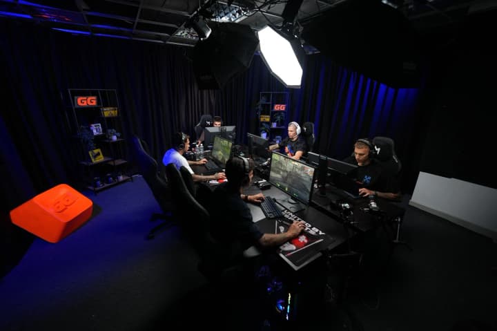 yak-proishov-shoumatch-z-ss2-mizh-navi-i-fk-dynamo-kyiv