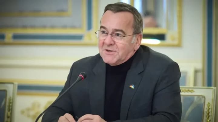 ministr-oboroni-germanii-dva-rossiiskikh-sputnika-otslezhivayut-kosmicheskie-apparati-vooruzhennikh-sil-germanii