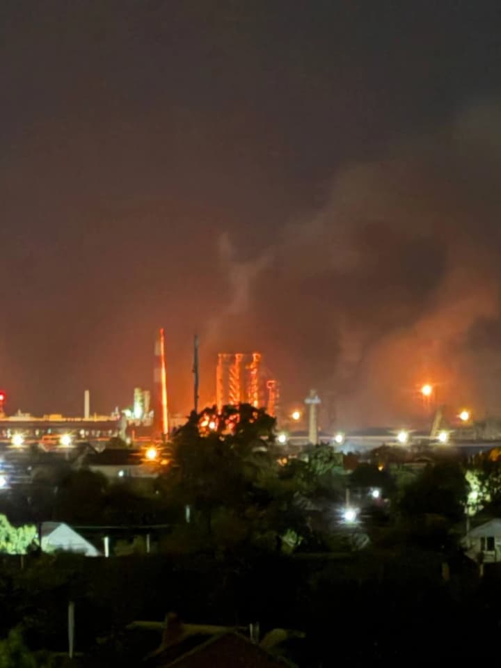 bpla-atakuvaly-afipskyi-npz-u-krasnodarskomu-krai-spalakhnula-sylna-pozhezha