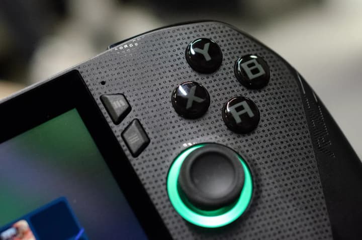 microsoft-i-asus-vidkryly-poperednie-zamovlennia-na-xbox-ally-x-yaki-tsiny