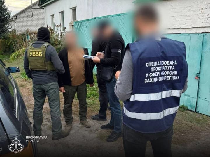 trebovali-55-tis-dollarov-za-perevod-voennogo-v-til-v-khmelnitskoi-oblasti-zaderzhani-dva-pogranichnika