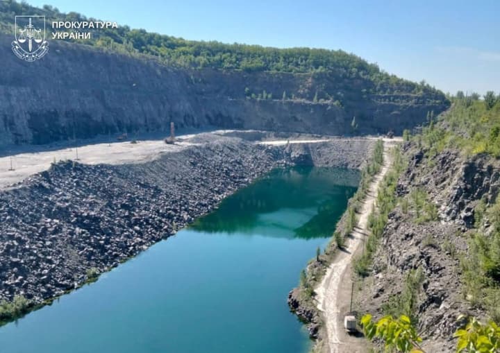 v-kirovogradskoi-oblasti-razoblachili-nelegalnuyu-dobichu-poleznikh-iskopaemikh-nanesshuyu-gosudarstvu-ushcherb-na-43-mln-griven