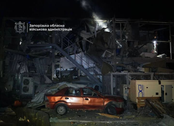 rosiiany-zavdaly-shchonaimenshe-dva-udary-po-zaporizhzhiu-ye-postrazhdali-ta-ruinuvannia