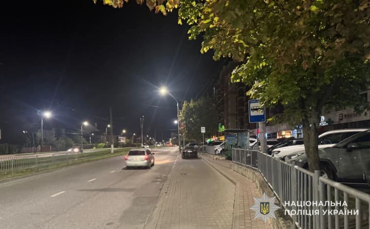 in-lviv-a-woman-fell-from-a-shuttle-bus-while-boarding-police-are-investigating-the-incident