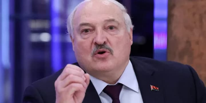 lukashenko-prigrozil-mgnovennim-otvetom-kommentiruya-vozmozhnost-sbivaniya-rossiiskikh-samoletov-vblizi-granits-nato