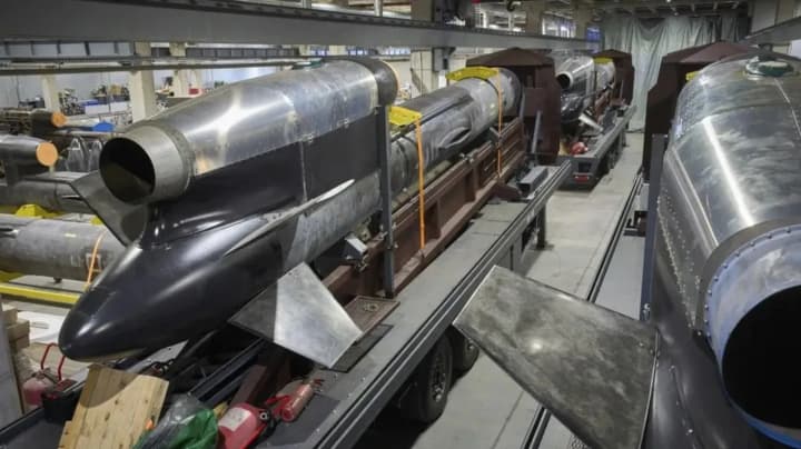 sovetnik-yermaka-obyasnil-pochemu-raketi-flamingo-ne-letyat