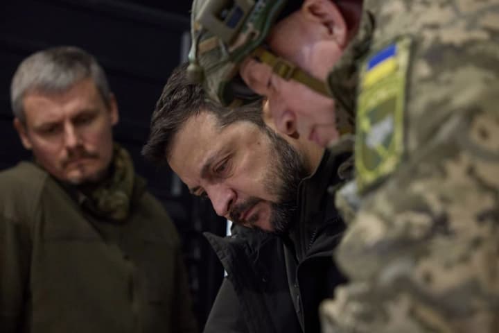 zelenskyi-zaslukhav-syrskoho-ye-khoroshi-rezultaty-po-dypstraikakh-po-frontu-uvaha-na-kupiansku-raionakh-pokrovska-i-dobropillia