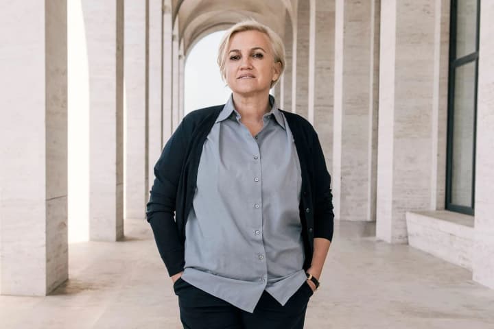 fendi-menyaet-kreativnogo-direktora-silviya-venturini-fendi-stanet-pochetnim-prezidentom