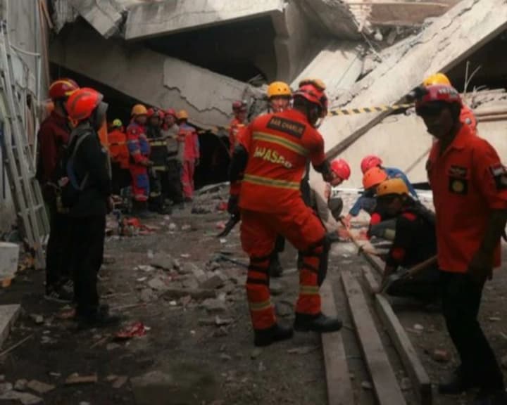 boarding-school-collapse-in-indonesia-38-people-sought-under-rubble