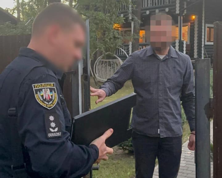 dopomahav-rosiiantsi-nezakonno-peretnuty-kordon-eksdyplomatu-povidomleno-pro-pidozru