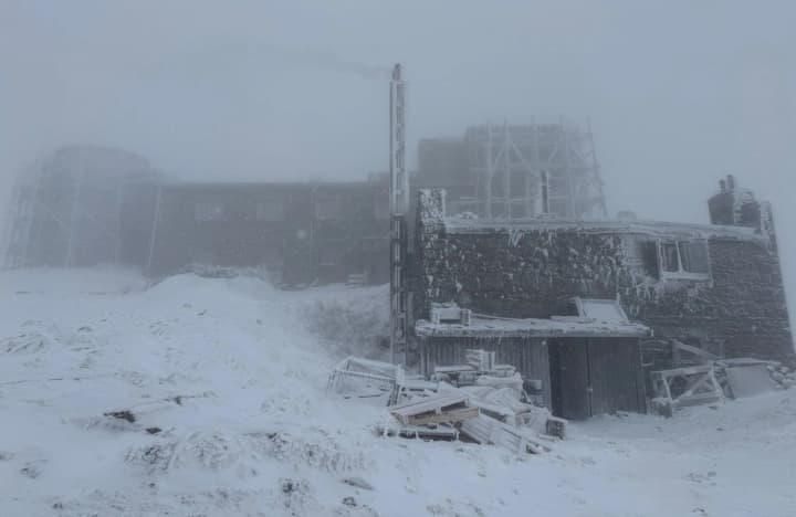 v-karpati-prishla-nastoyashchaya-zima-sneg-moroz-i-opasnost-dlya-turistov