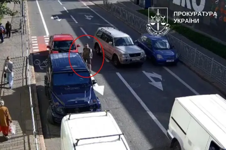 in-kyiv-a-mercedes-driver-beat-a-cyclist-unconscious-for-a-remark-about-parking