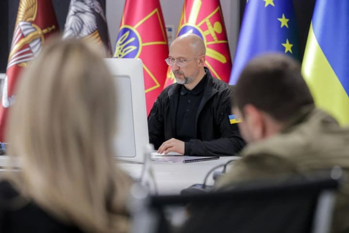 ukraina-prahne-adaptuvaty-vyrobnytstvo-min-do-standartiv-soiuznykiv-ta-zakhystyty-opk-shmyhal