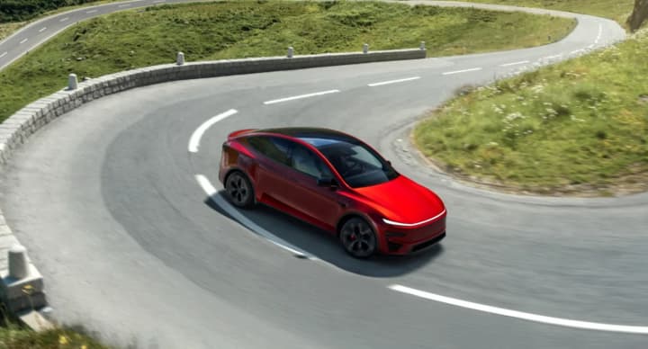 tesla-vipustila-obnovlennuyu-model-y-performance-v-ssha-chto-vnutri